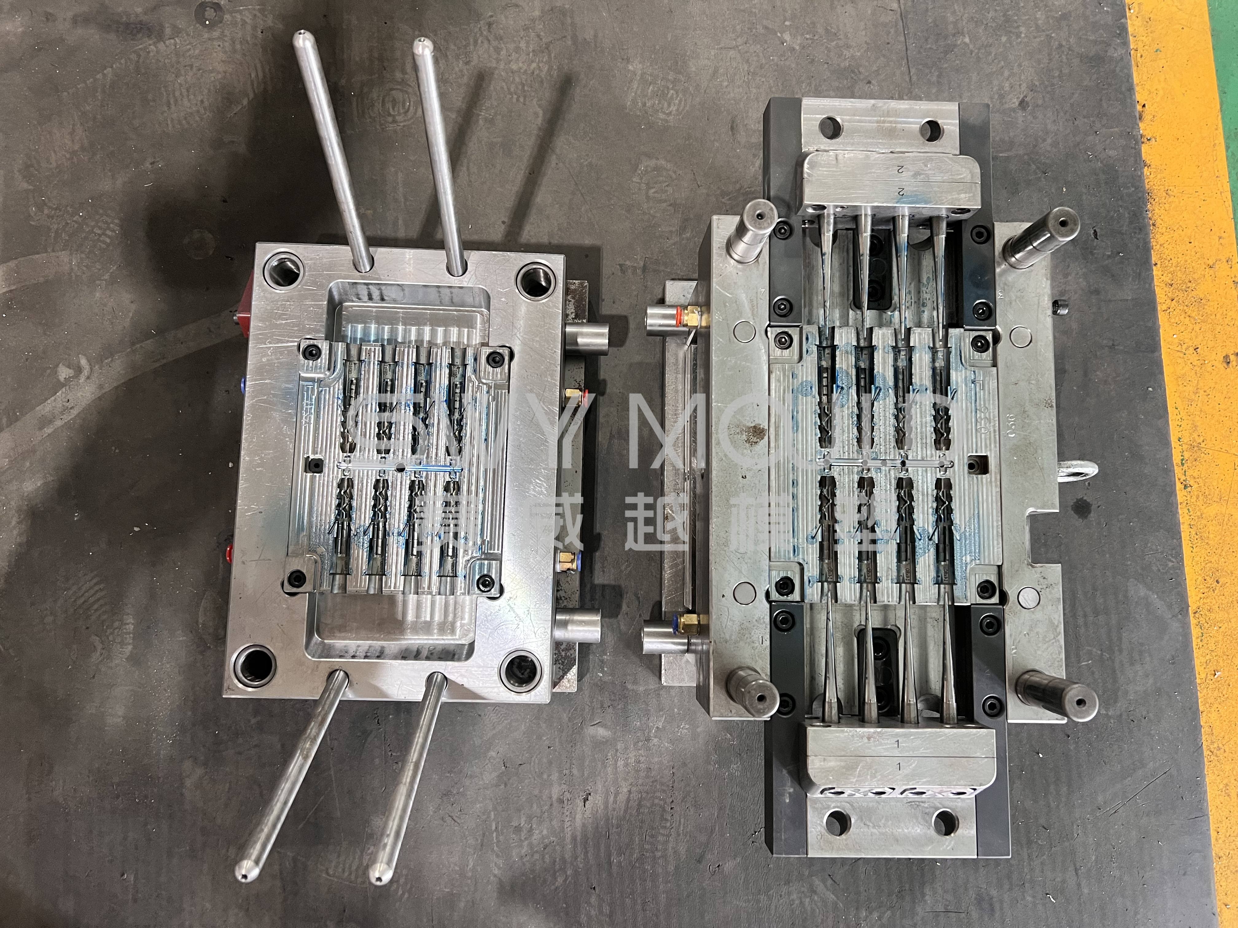 Difference Between Two Plate Mold and Three Plate Mold